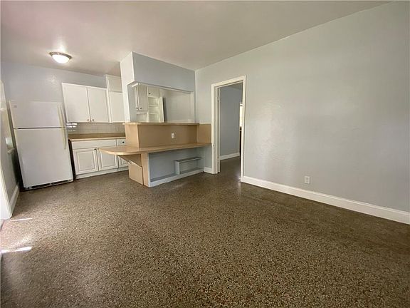 4th image of 1100 SW 28th St #5