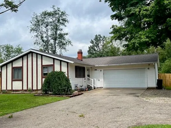 218 Hawthorne St, Athens, MI 49011