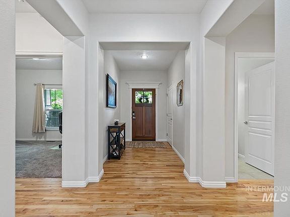 4th image of 1039 E Redwall Ct