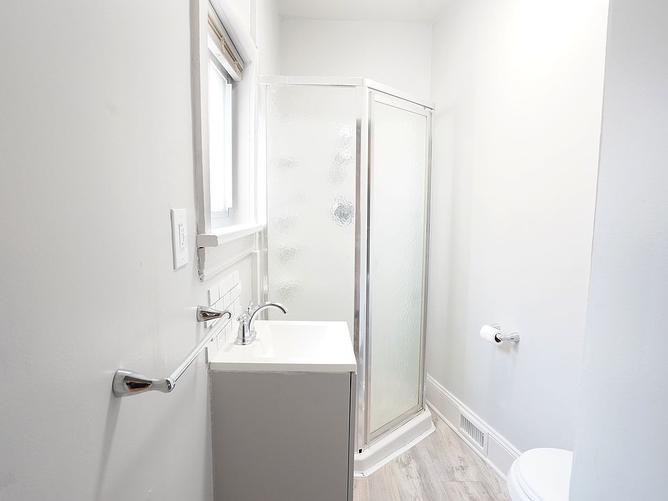 1st image of 2085 Halstead Ave APT 4