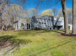 23 Featherbed Ln, Branford, CT 06405