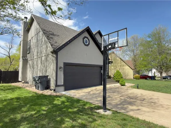 1397 S Brentwood Dr, Olathe, KS 66062