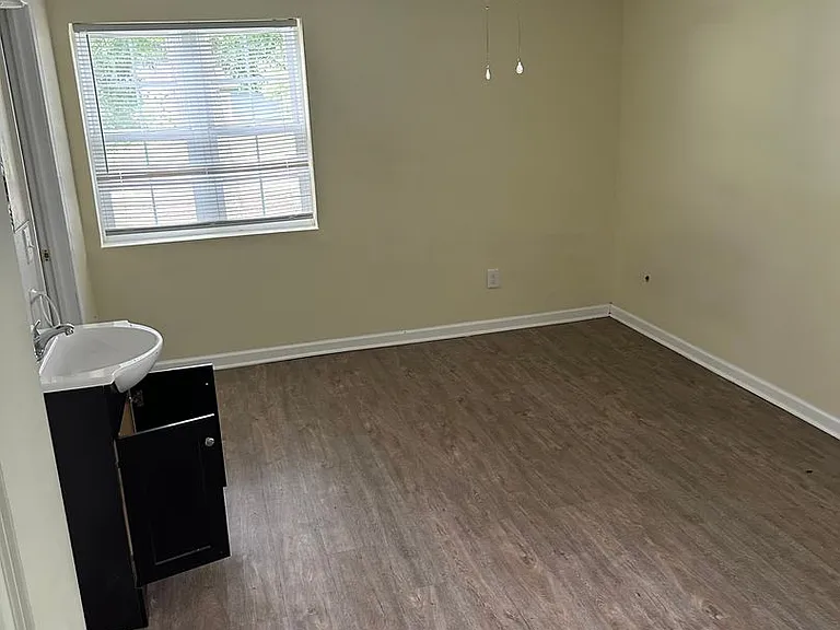 523 Hilltop Dr — Photo 13