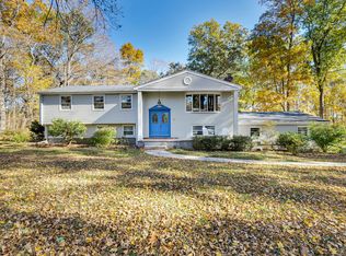 54 Coachlamp Lane, Guilford, CT 06437