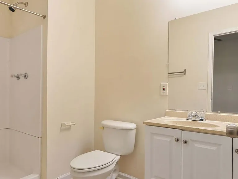 1099 Smith St SW #B — Photo 11
