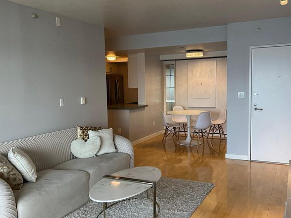 4th image of 1415 2nd Ave Unit 2010