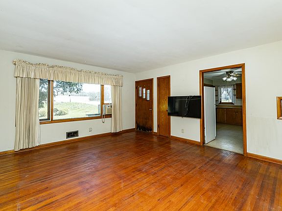 2nd image of 3379 Marion Rd SE