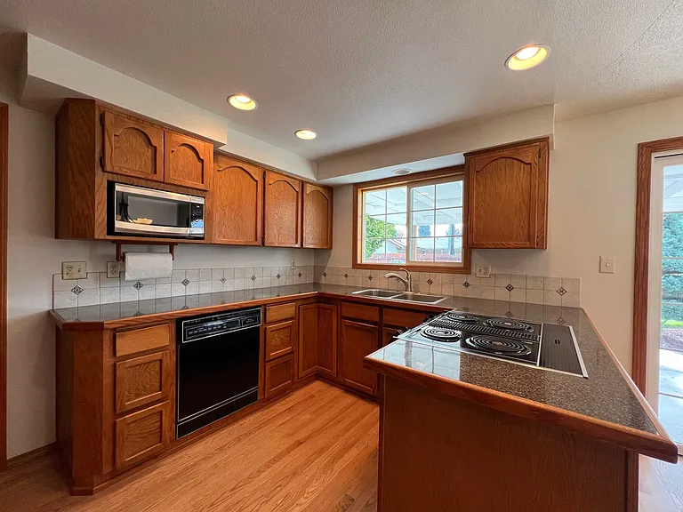 2529 Taylor Ave — Photo 10
