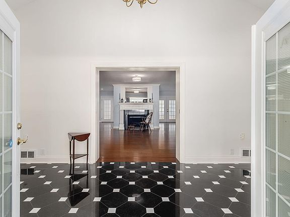 4th image of 5809 Olentangy Blvd