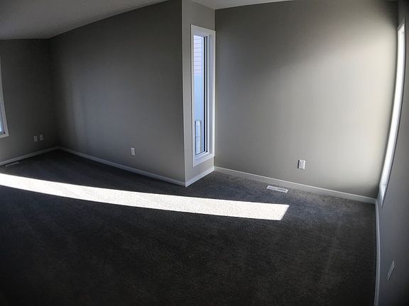 5th image of 711 Beacon Hill Dr #17