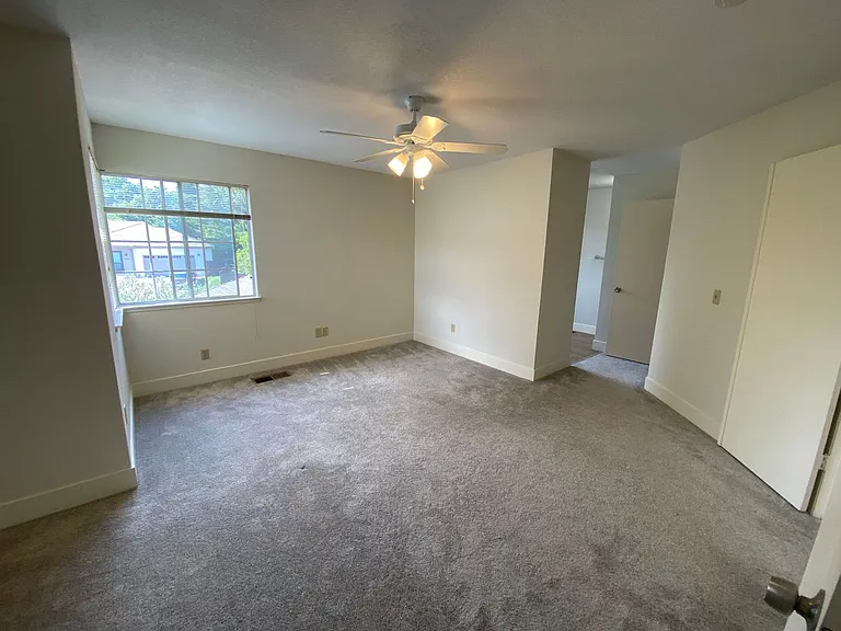 8524 Oak Harbour Ct — Photo 17