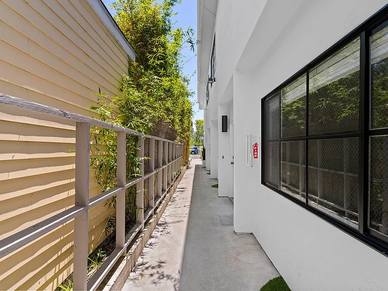 E Avenue - Coronado — Photo 59