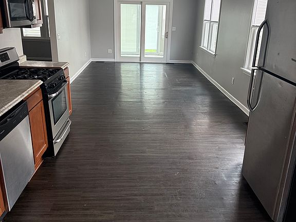 4th image of 48800 Jamaica St