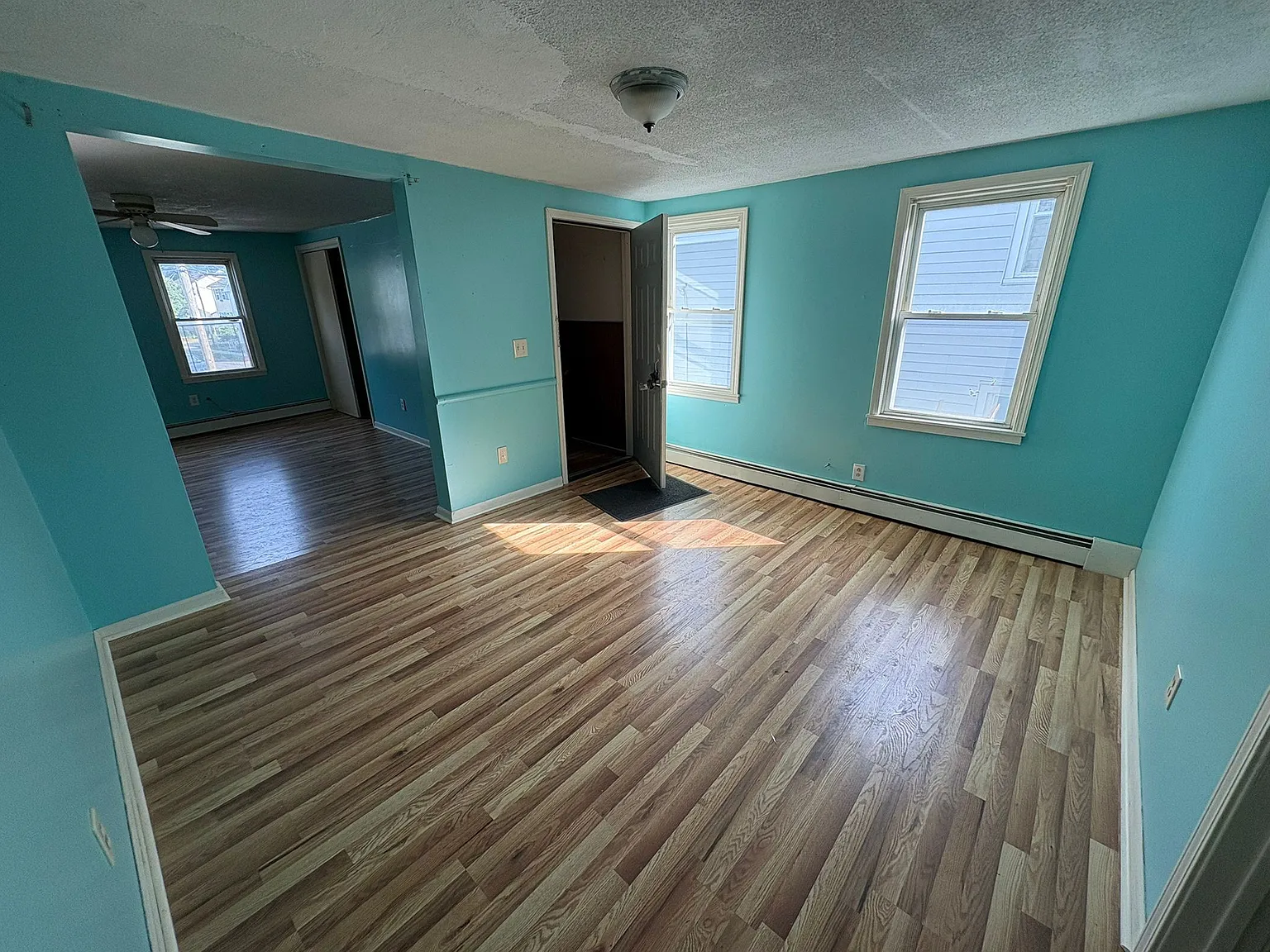 2 bed, 850 sqft, $1,350 — Photo 2