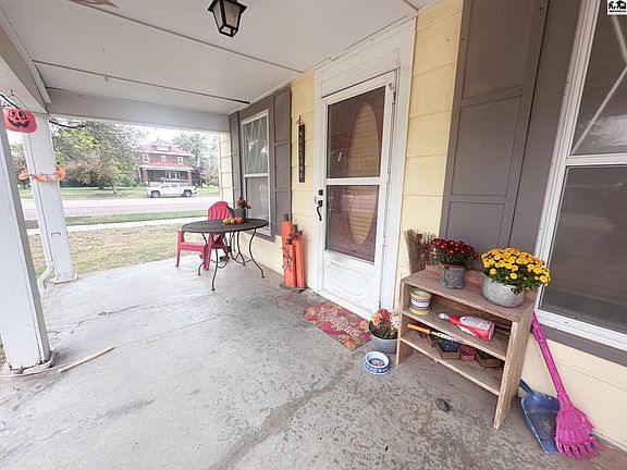 4th image of 300 N Main St