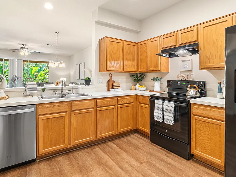 512 Spring Lake Cir — Photo 8