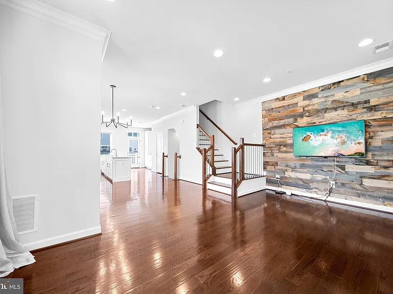 1121 S Lincoln St — Photo 19