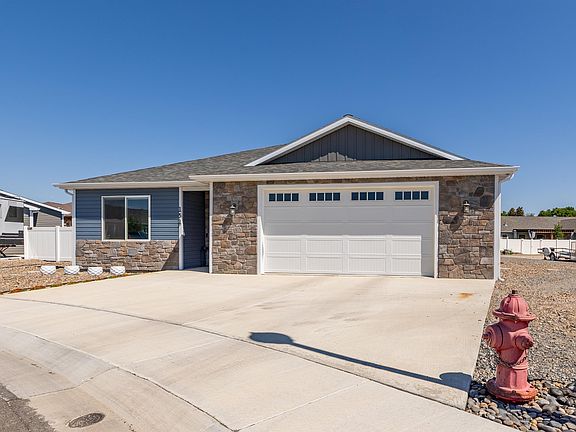 4th image of 151 Maple Court