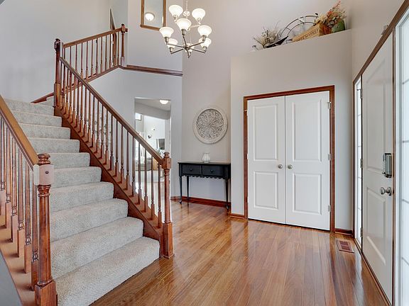 3rd image of 2105 Pembina Ln