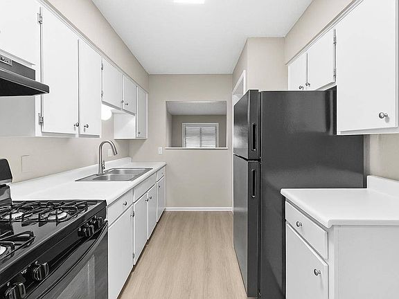 2nd image of 5800 Wellington Dr #3-104