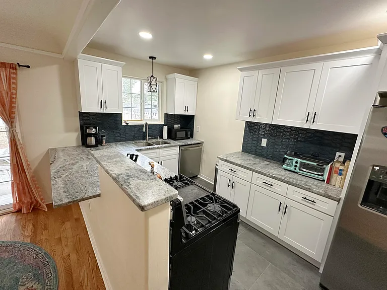 801 Solano Dr NE — Photo 23
