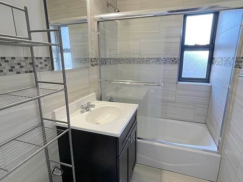 2nd image of 35 W 64th St APT 4D