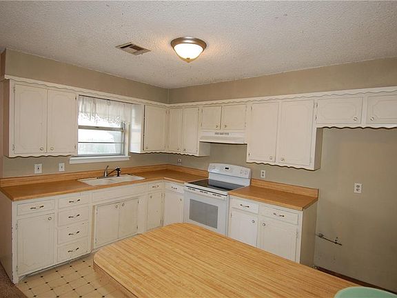 5th image of 1506 S Radclif St