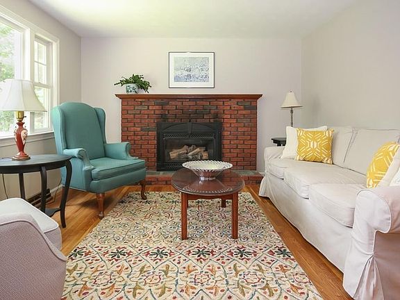 5th image of 761 Mayflower St