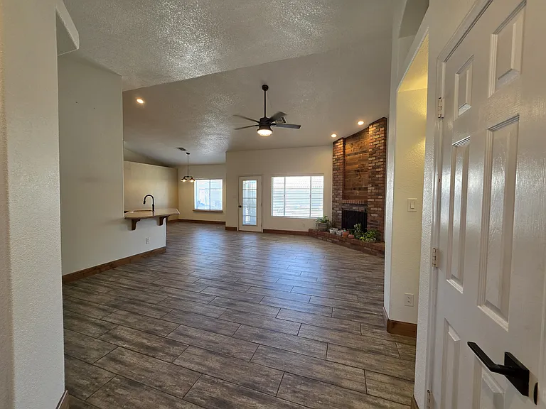 10619 E 35th Pl — Photo 2