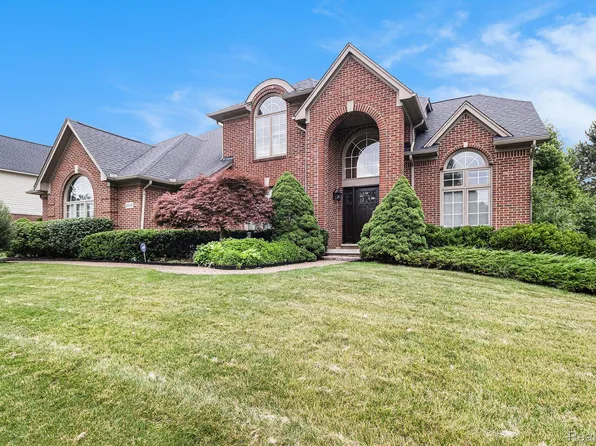24162 Wintergreen Cir, Novi, MI 48374