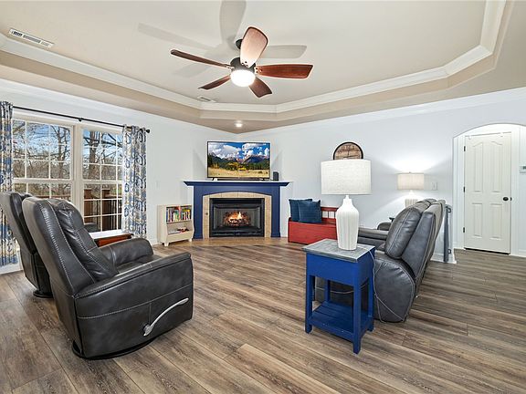 2nd image of 49 Taransay Cir