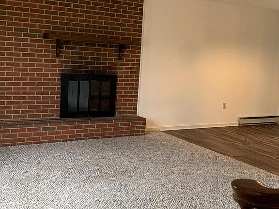 5th image of 484 Brookview Dr