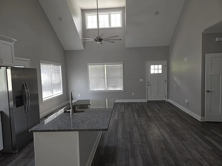 600 Nevin Ln NW — Photo 4
