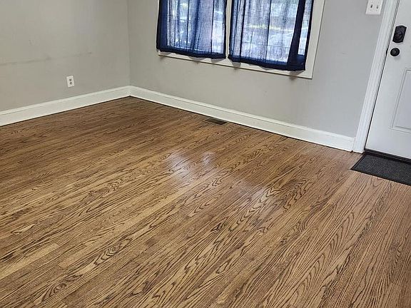 3rd image of 1702 Lang Pl NE
