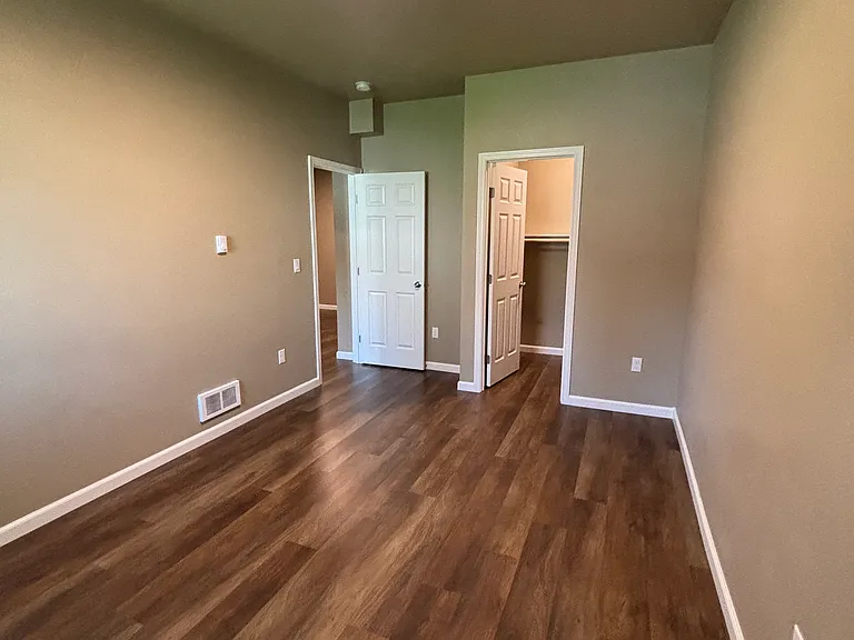 636 Hansen St SE #B — Photo 22