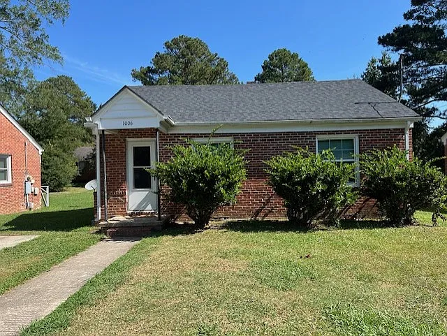 1006 College Cir N