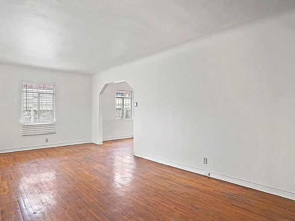 Living room seen from entrance door