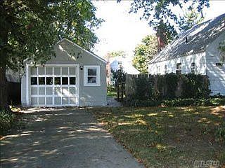 2nd image of 13 Nassau Ave