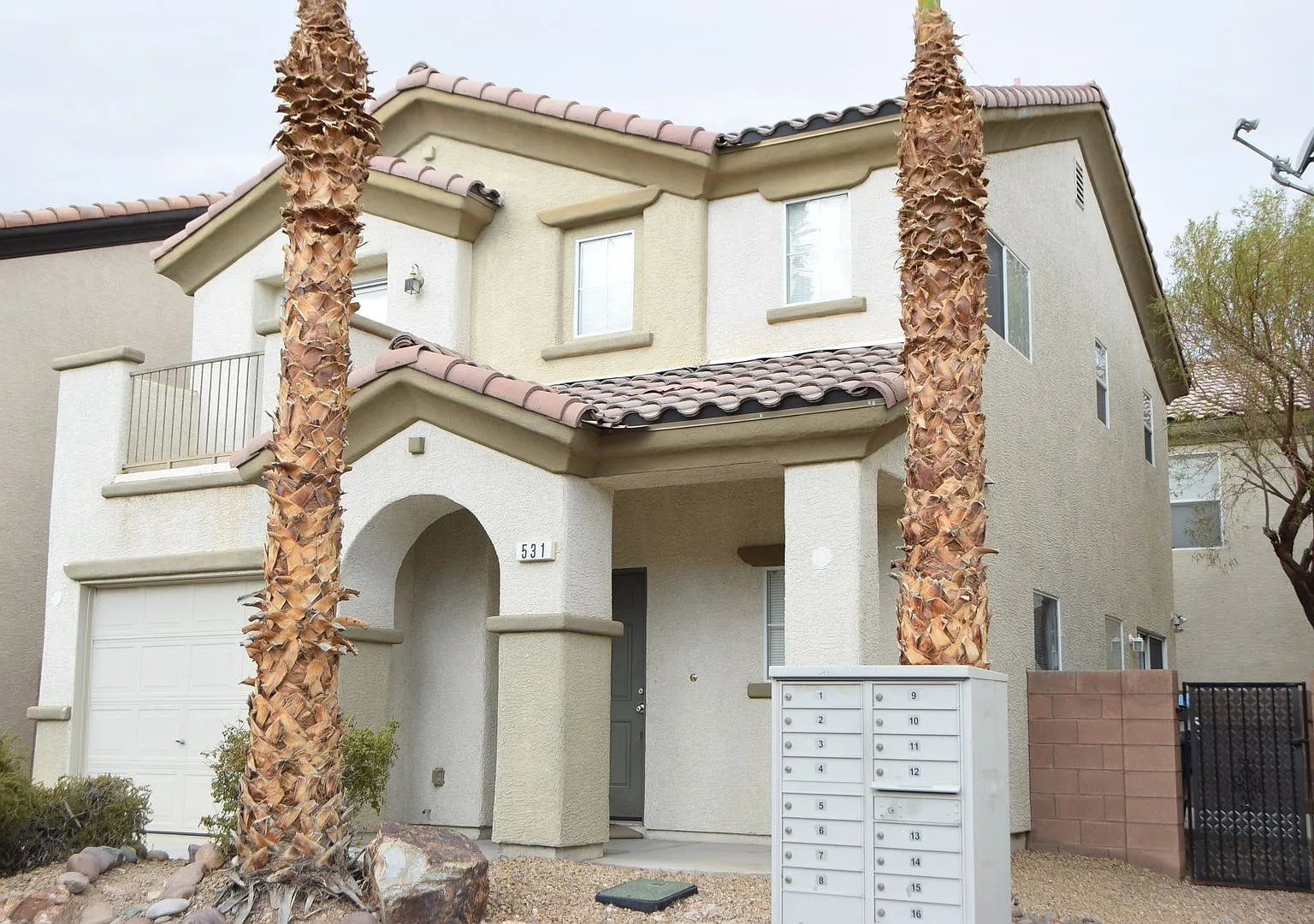 Beautiful 2 Story Home In Southwest 89178 — Photo 3