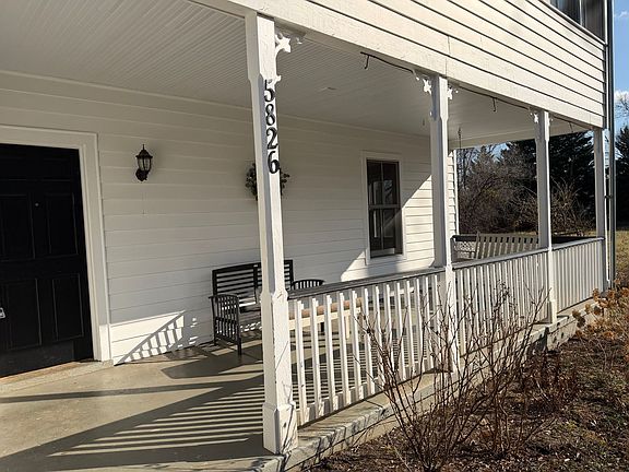 3rd image of 5826 Railroad Ave
