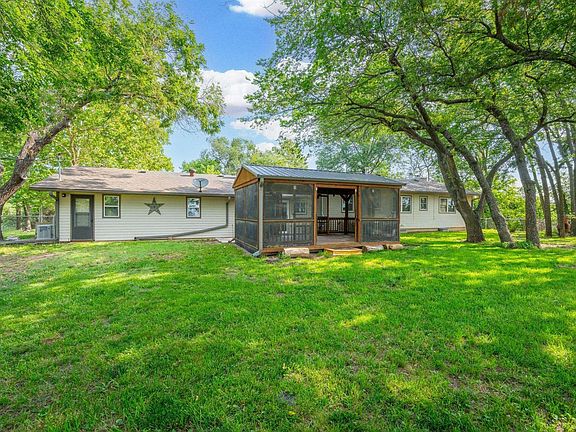 3rd image of 3263 SE 30th St