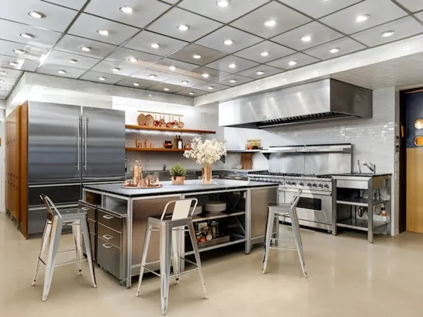 36 East 63rd Street image 27 of 38