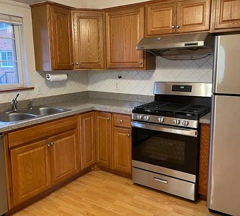 3rd image of 465 Fox Hills Dr N #1