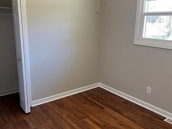 5th image of 736 Lawndale Cir