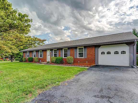 2nd image of 531 Bonnie Ln