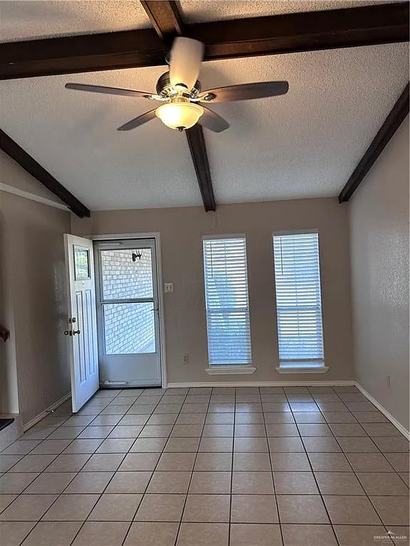 3 bed, 2.0 bath, 1247 sqft, $1,600 — Photo 4