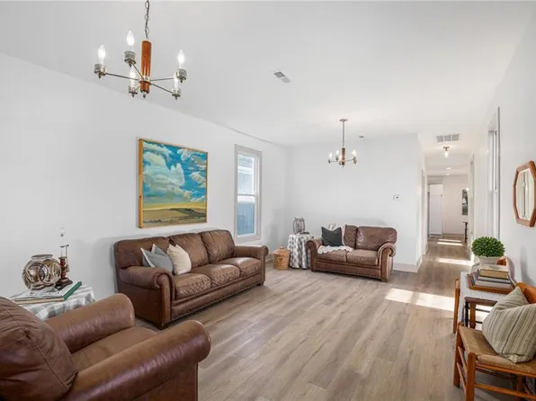 325 Kiowa St, Leavenworth, KS 66048