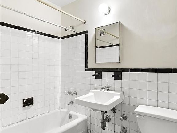5th image of 266 E Broadway APT B1005