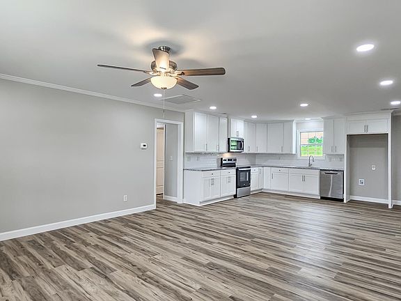 3rd image of 9241 Stanford Rd