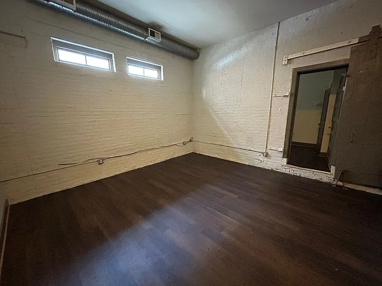 1100 Hull Street Apartments — Photo 10